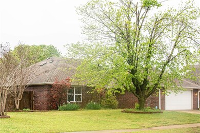 2505 E Hills Dr, Moore, OK 73160 - photo 2