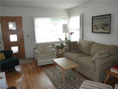 636 E Willard Ave, Lansing, MI 48910 - photo 4