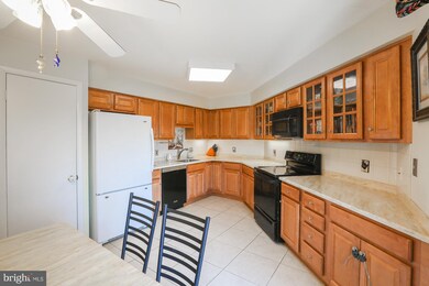 3041 Fallstaff Rd unit 405D, Baltimore, MD 21209 - photo 6