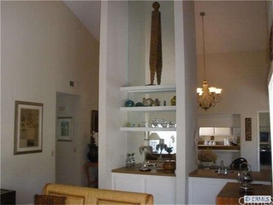 Little separation between dining room and living r