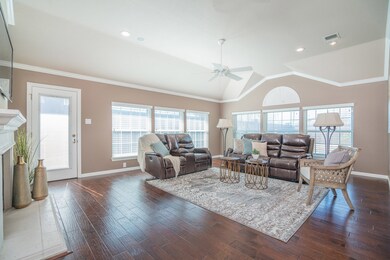 308 Pine Creek Dr, Friendswood, TX 77546 - photo 6