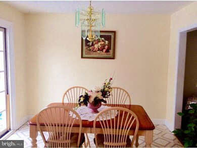 2816 Filbert Ave, Reading, PA 19606 - photo 5