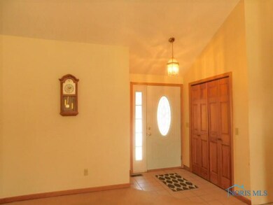 817 S Hill Trail, Findlay, OH 45840 - photo 2