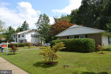 12907 Point Pleasant Dr, Fairfax, VA 22033 - photo 2