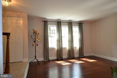 8570 Chester Grove Ct, Springfield, VA 22153 - photo 5