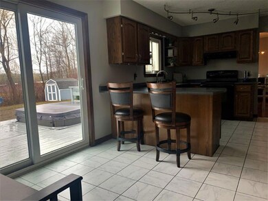 Kitchen & Breakfast Bar