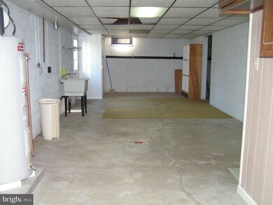 2928 Roosevelt Dr, Chambersburg, PA 17201 - photo 7