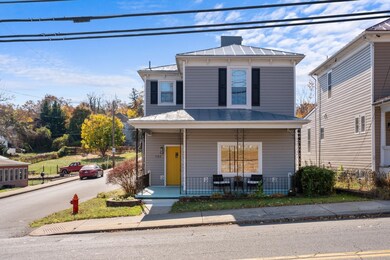 1102 W Beverley St, Staunton, VA 24401 - photo 4