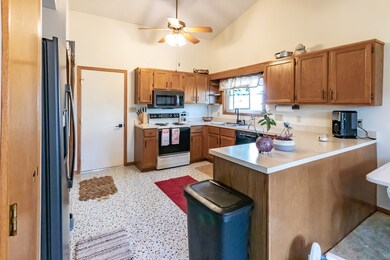 3867 Bonaventure Dr, Columbus, IN 47203 - photo 7