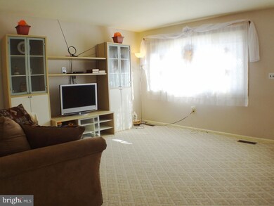 252 Ironshire S, Laurel, MD 20724 - photo 2