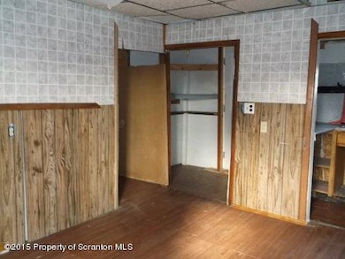 724 Dunmore St, Throop, PA 18512 - photo 7