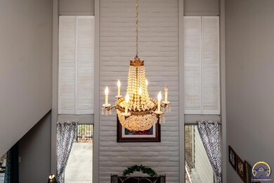 98 SW Pepper Tree Ln, Topeka, KS 66611 - photo 5