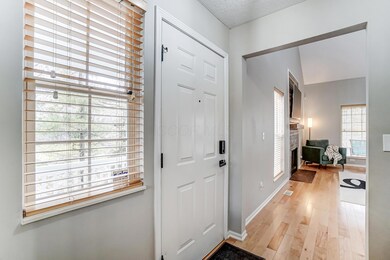 300 Sycamore Woods Ln unit 300, Columbus, OH 43230 - photo 3