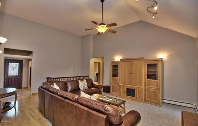 502 Sunrise Blvd, Moscow, PA 18444 - photo 3