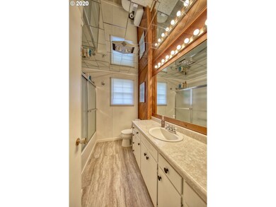 1555 Acacia Ave, Eugene, OR 97408 - photo 2