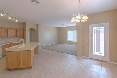 14841 W Desert Hills Dr-large-004-10-Kit