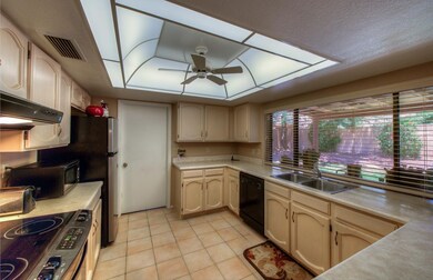 007_Kitchen
