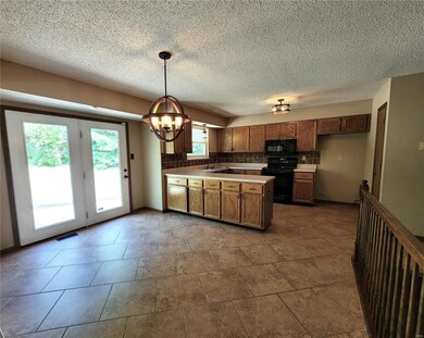 Large Eat in Breakfast Room / Dining Area
