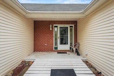 1623 Mohican Ct, Effort, PA 18330 - photo 2