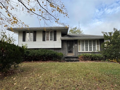 4032 E 23rd St, Des Moines, IA 50317 - photo 2