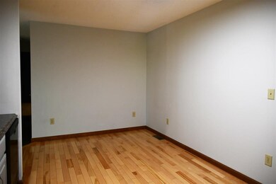 418 Campbell Rd, Center Rutland, VT 05736 - photo 5