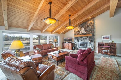 7-55625GatehouseLn_Greatroom1
