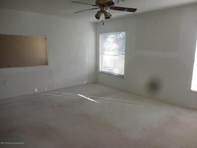 5 - MASTER BEDROOM