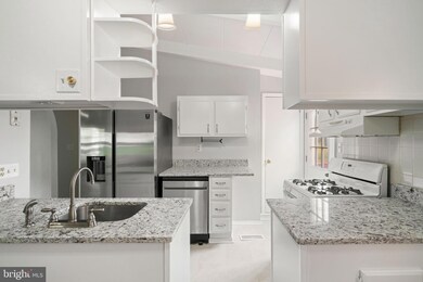 12702 Torrington St, Woodbridge, VA 22192 - photo 5