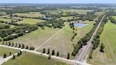 27627 W 335th St, Osawatomie, KS 66064 - photo 4