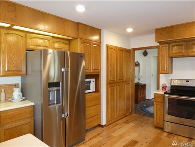 1919 4th St SE, East Wenatchee, WA 98802 - photo 3