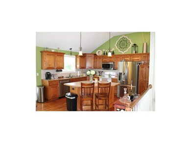 Top Notch Kitchen, Beautiful Hardwoods, Stainless 