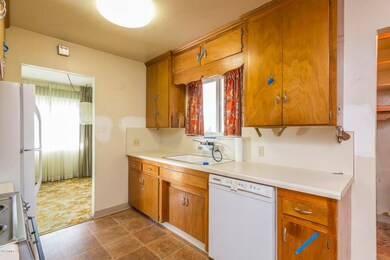 7) KITCHEN