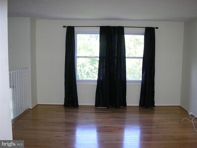 12615 Etruscan Dr, Herndon, VA 20171 - photo 4