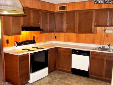 2494 E 39th St, Lorain, OH 44055 - photo 2