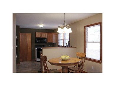 1201 Memorial Dr SE, Cedar Rapids, IA 52403 - photo 6