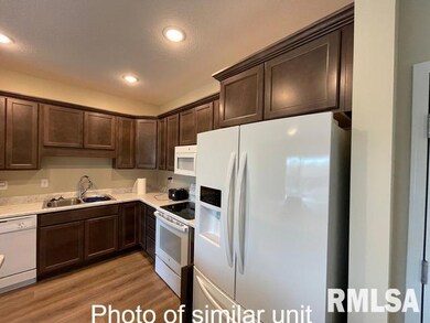 2592 Middle Rd unit 219, Bettendorf, IA 52722 - photo 3