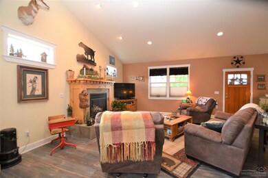 1635 NW Ivy Ave, Redmond, OR 97756 - photo 7