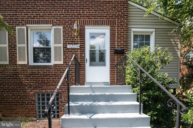 6208 Forest Rd, Cheverly, MD 20785 - photo 2