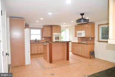 114 Nursery Ave, Levittown, PA 19057 - photo 7