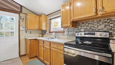 179 Tulip St, Dingmans Ferry, PA 18328 - photo 7