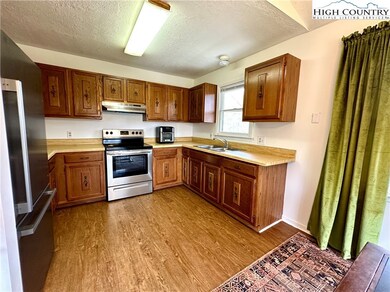 143 River Ridge Dr, Burnsville, NC 28714 - photo 2