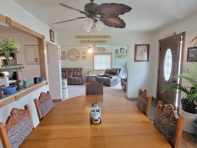 Dining/entryway