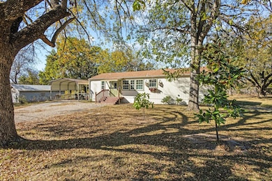 105 Reich St, Bonham, TX 75418 - photo 4