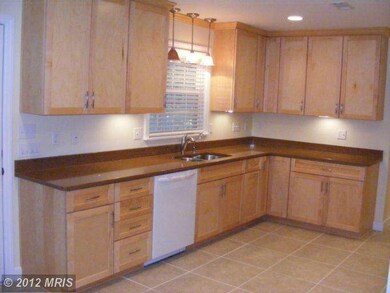 19227 Jamestown Dr, Hagerstown, MD 21742 - photo 5