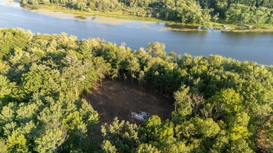 Trees in front of the river have now been cut down- New pictures to come!