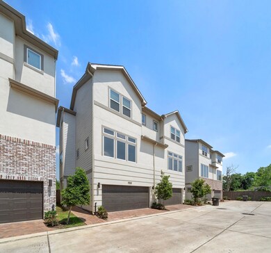 4508 Trevor Park Ln, Houston, TX 77018 - photo 2