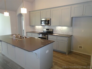 2001 E Tucson Place, Broken Arrow, OK 74014 - photo 4