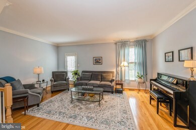 2486 Clover Field Cir, Herndon, VA 20171 - photo 4