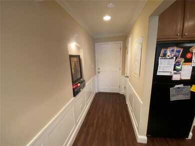 Foyer w/ elaborate woodwork + niche