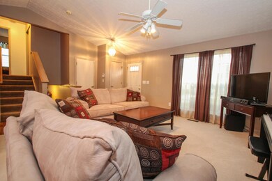 Entrance Room- Photo 3